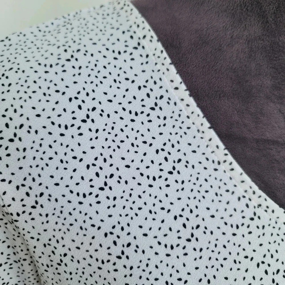 Adrianna Papell Women’s Blouse Stetch White Black Dots Flutter Sleeve Sz M - Picture 10 of 11